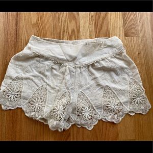 Cream detailed American Eagle shorts